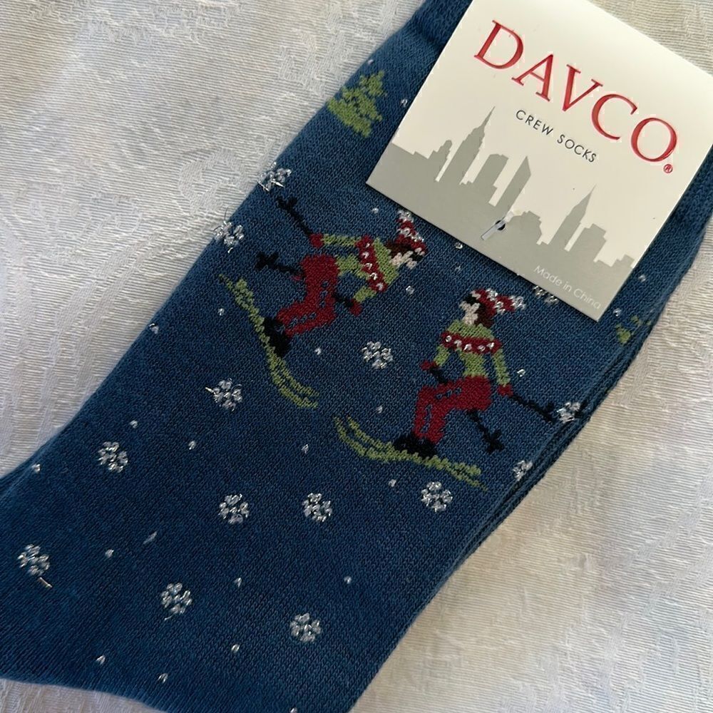 Davco Womens Holiday Christmas Sox 9-11 Snowflakes Skiing
